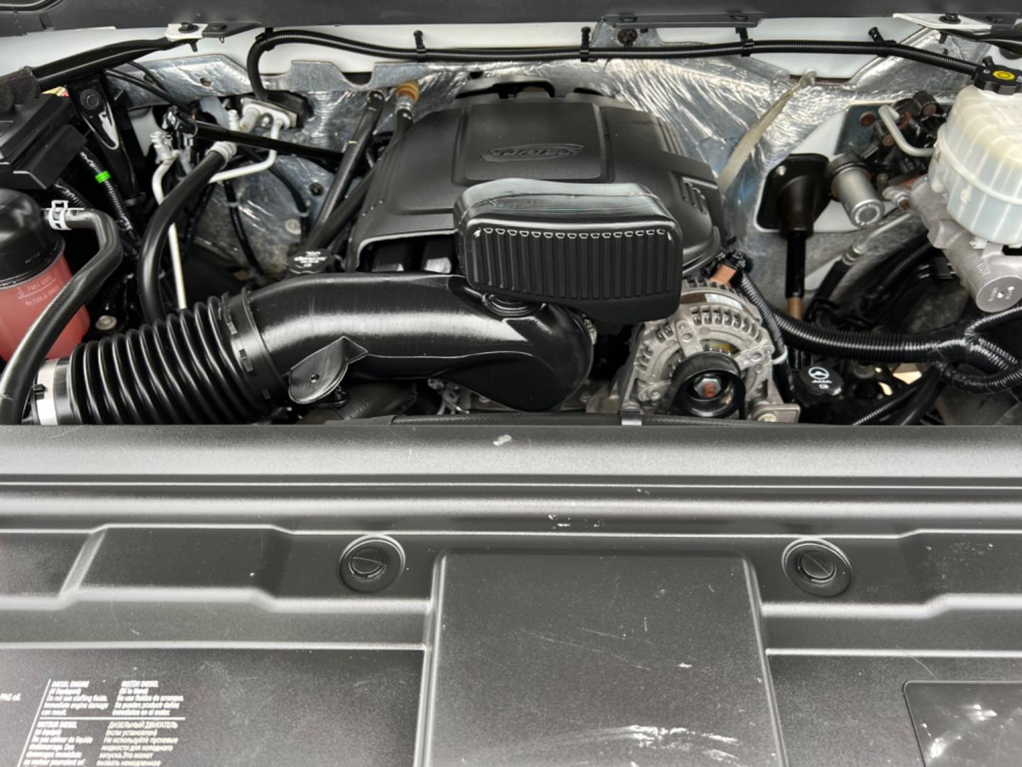 2018 White /Gray Chevrolet Silverado 2500HD (1GC1CUEG3JF) with an 6.0L V8 engine, Automatic transmission, located at 4520 Airline Hwy, Baton Rouge, LA, 70805, (225) 357-1497, 30.509325, -91.145432 - 2018 Chevrolet Silverado 2500HD Crew Cab 8Ft Bed ***One Owner & No Accidents*** 6.0 V8 Gas, 2WD, 212K Miles, Power Windows, Locks & Mirrors, Tow Pkg. FOR INFO PLEASE CONTACT JEFF AT 225 357-1497 CHECK OUT OUR A+ RATING WITH THE BETTER BUSINESS BUREAU WE HAVE BEEN A FAMILY OWNED AND OPERATED BUSINE - Photo#9